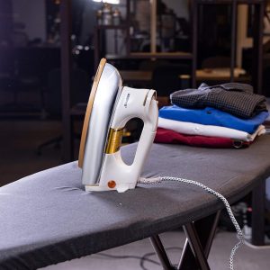 Alternative view of Geepas Automatic Dry Iron GDI23011
