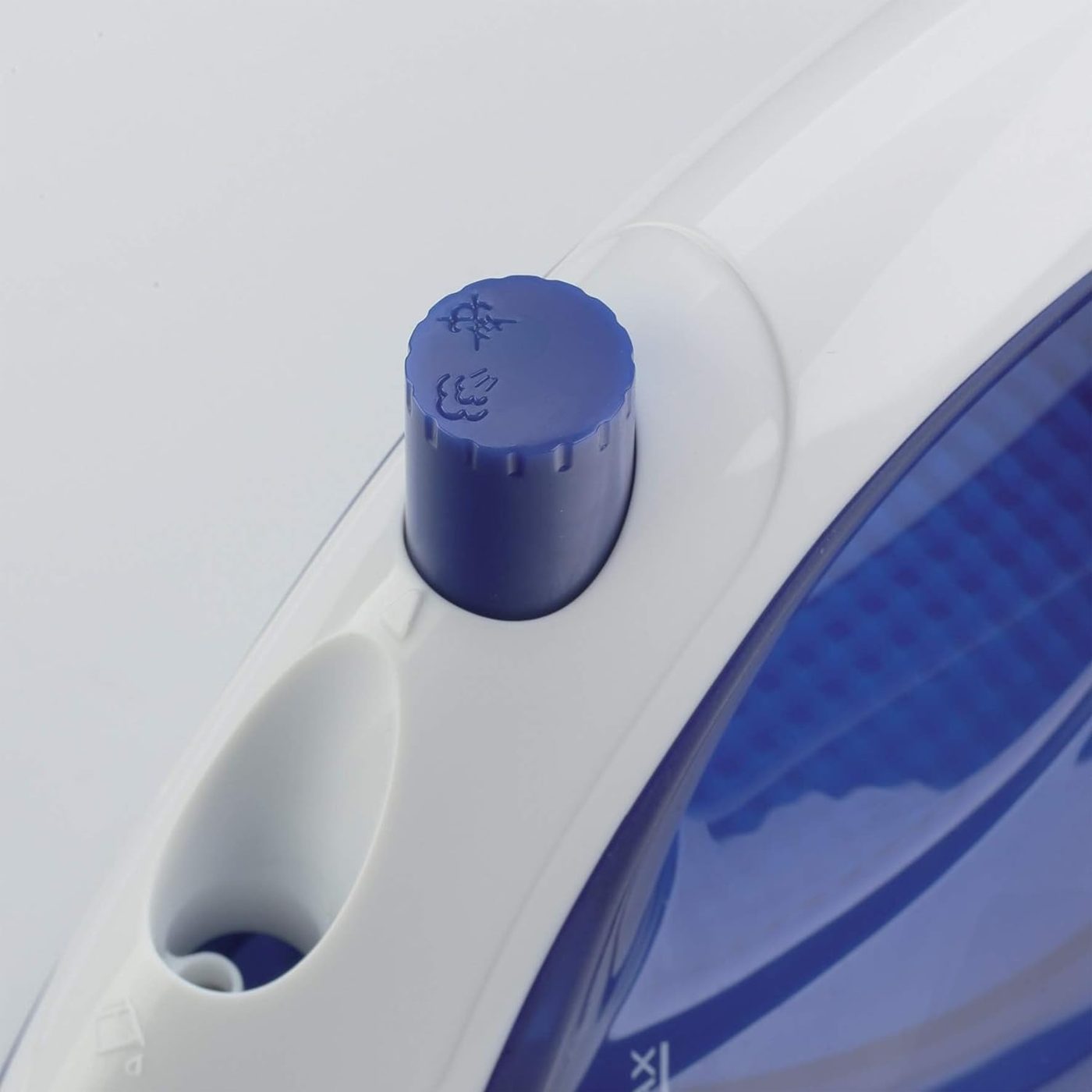 Kenwood Steam Iron 1100W With Non Stick Soleplate - Image 5